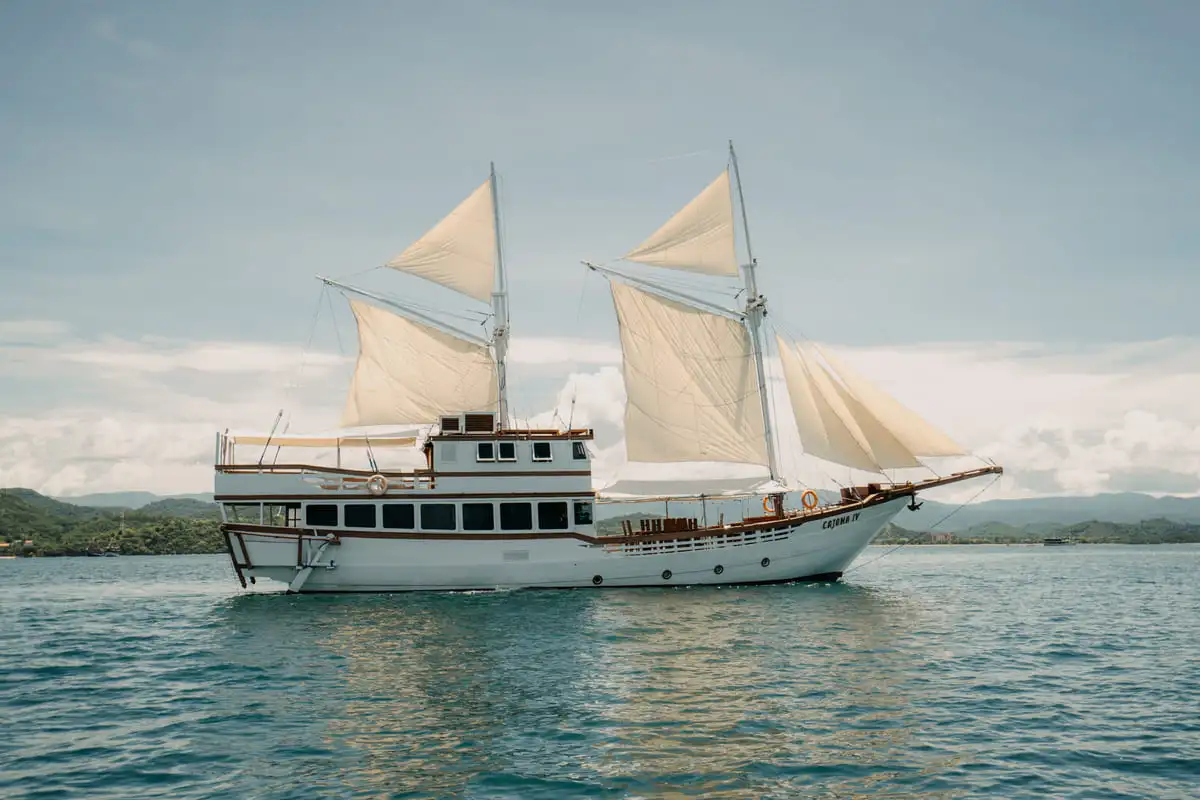 Insider Checklist: Navigating Labuan Bajo Boat Builders for 2027 Charters
