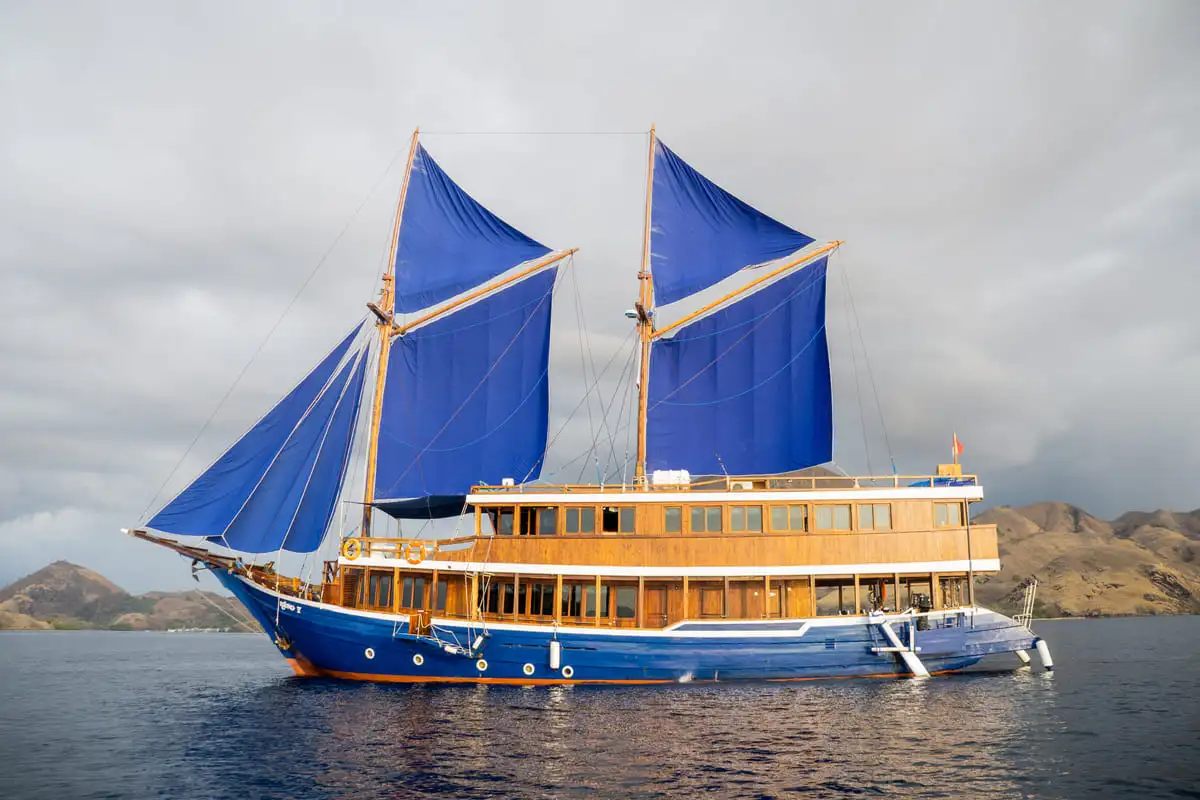 Custom Phinisi Yachts in Labuan Bajo: 2027 Construction and Luxury Charter Projections